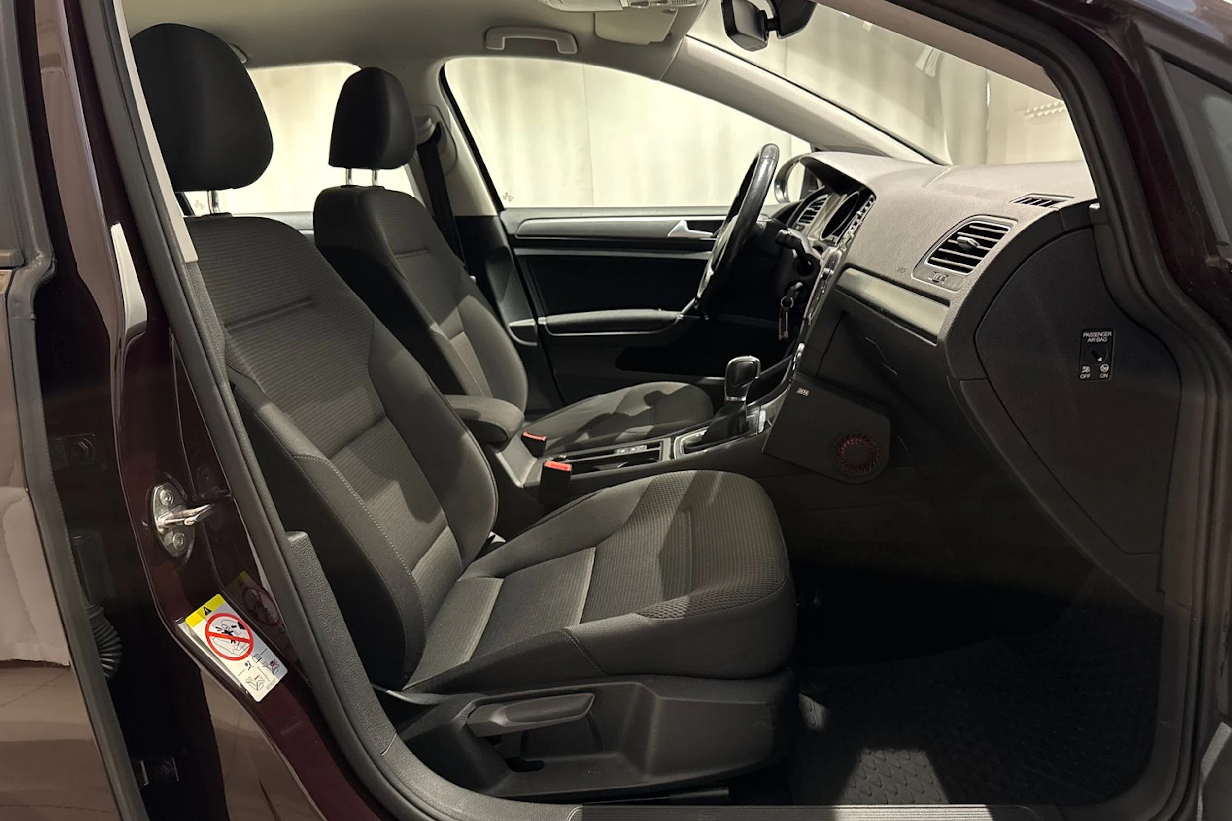 musta Volkswagen Golf 2017 kuva 17.