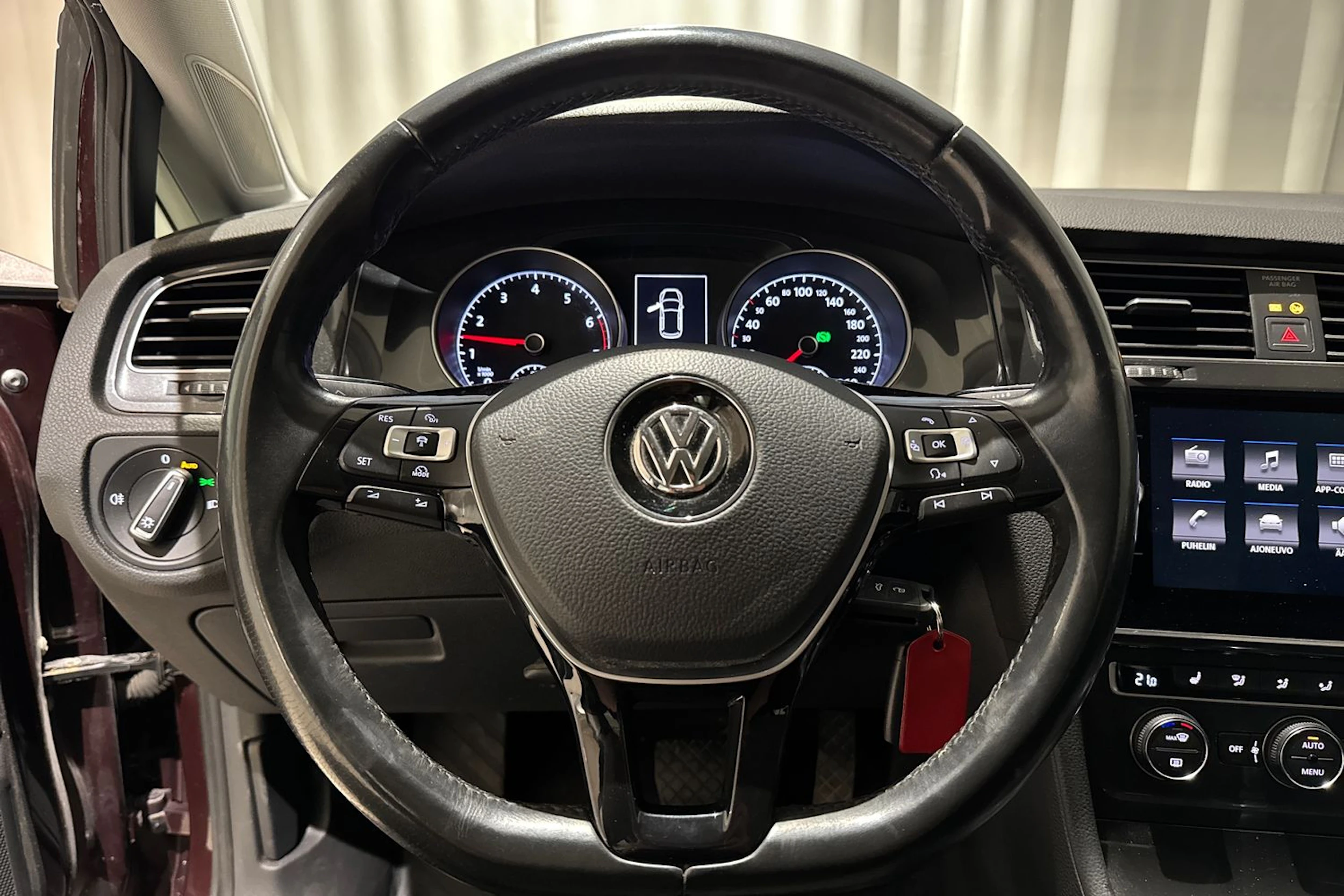 musta Volkswagen Golf 2017 kuva 18.