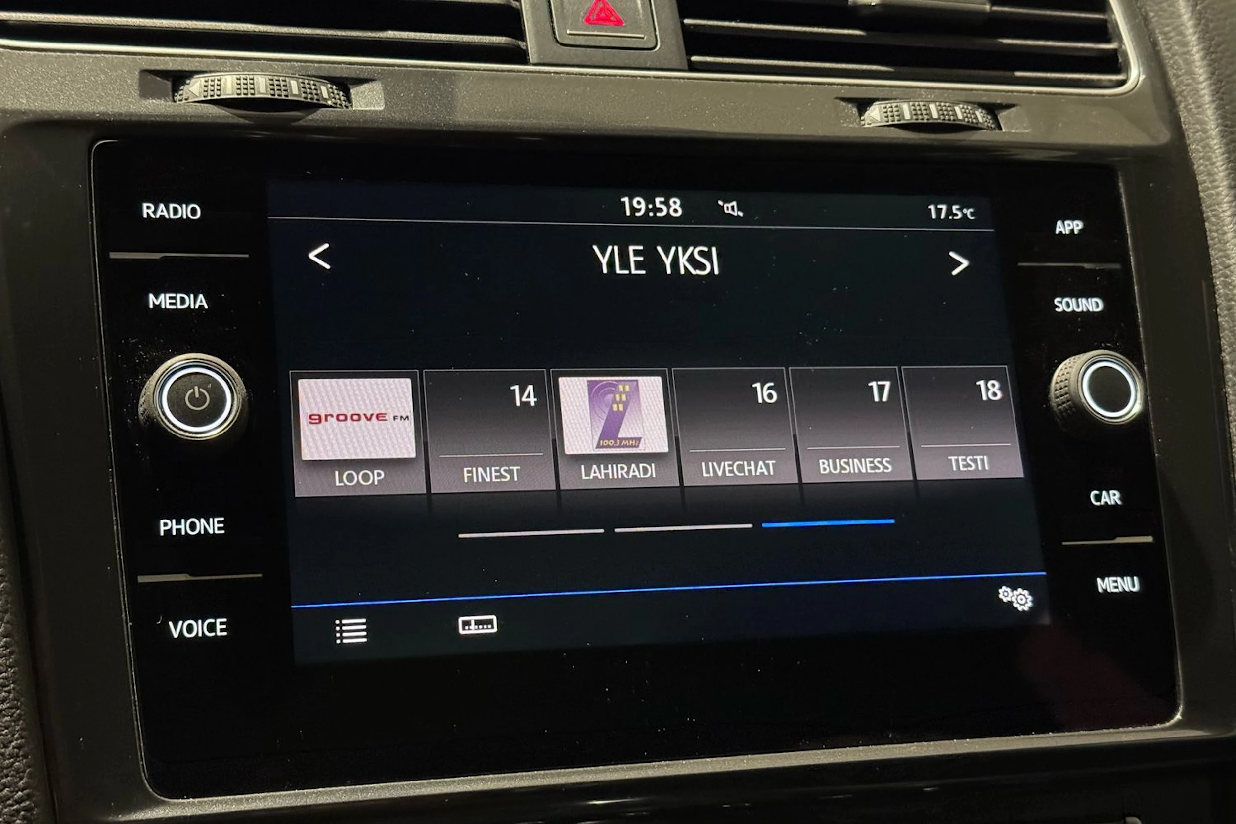 musta Volkswagen Golf 2017 kuva 20.