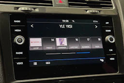 musta Volkswagen Golf 2017 kuva 20.