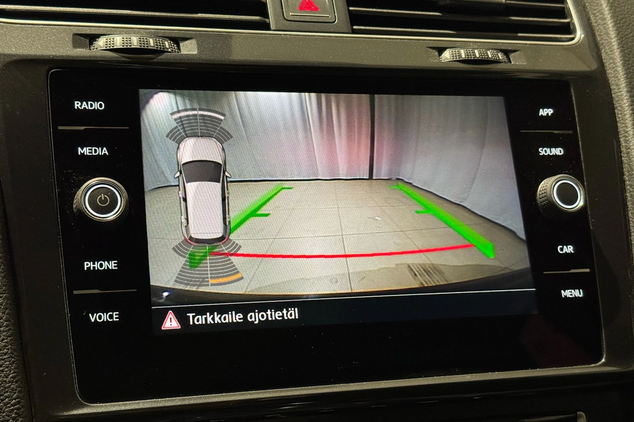 musta Volkswagen Golf 2017 kuva 21.