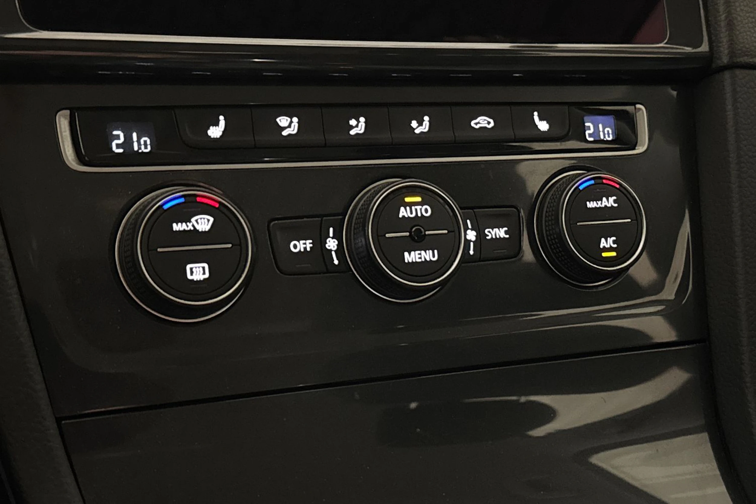 musta Volkswagen Golf 2017 kuva 24.