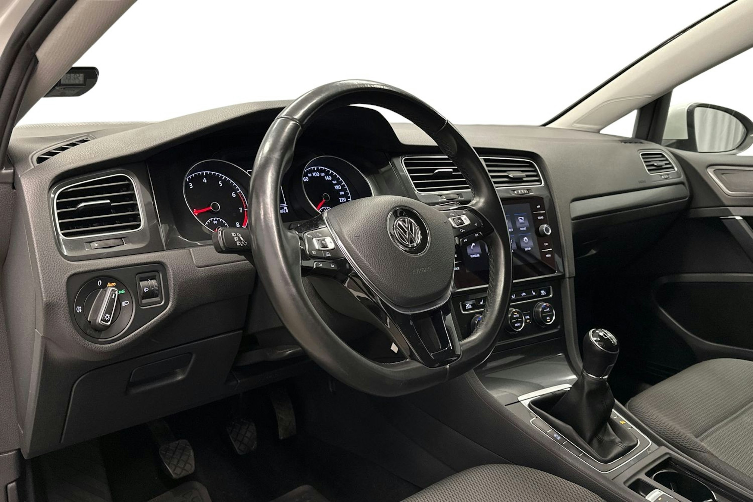valkoinen Volkswagen Golf 2017 kuva 7.