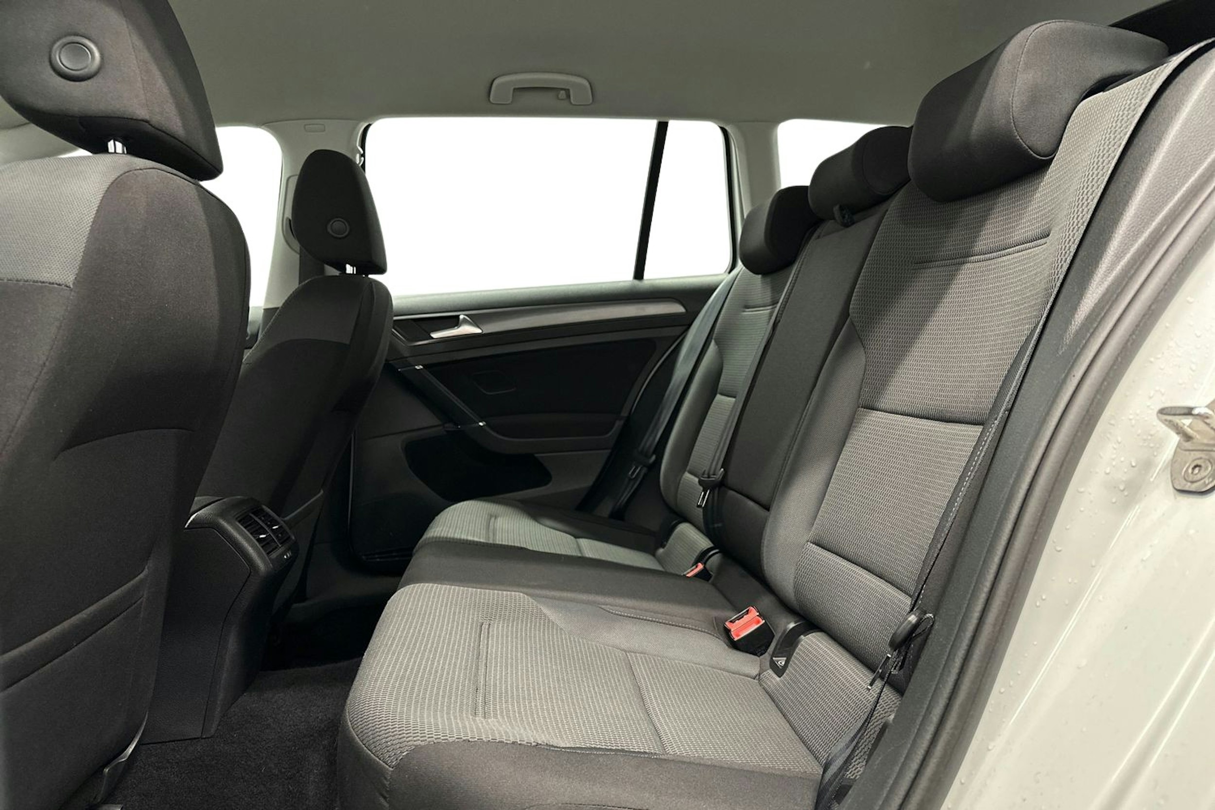 valkoinen Volkswagen Golf 2017 kuva 10.