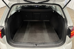 valkoinen Volkswagen Golf 2017 kuva 14.