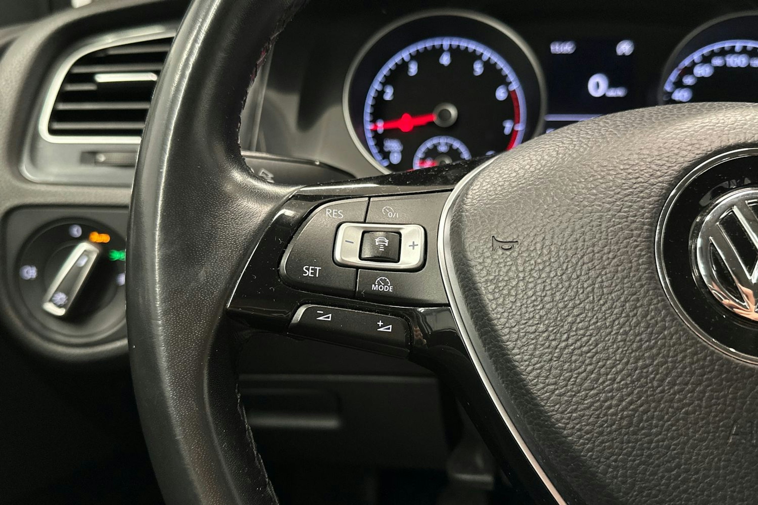 valkoinen Volkswagen Golf 2017 kuva 17.