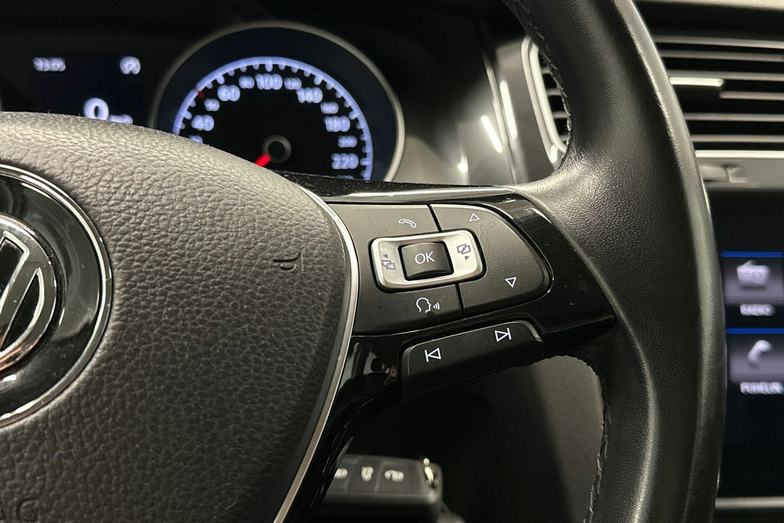 valkoinen Volkswagen Golf 2017 kuva 18.