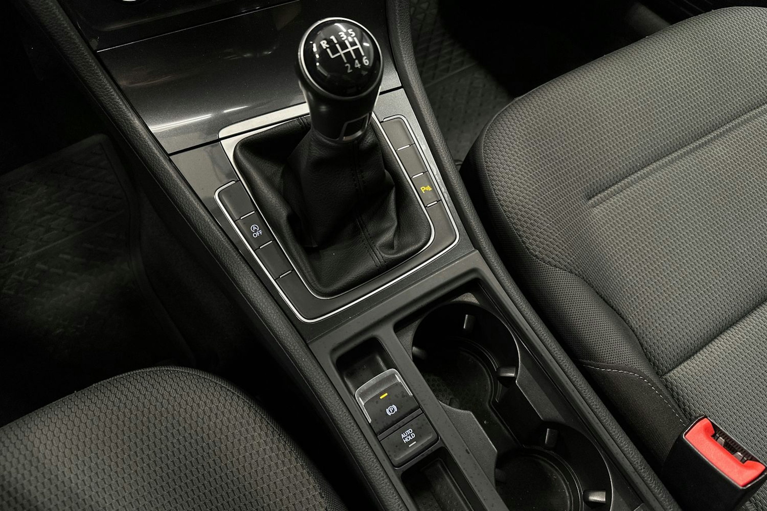 valkoinen Volkswagen Golf 2017 kuva 20.