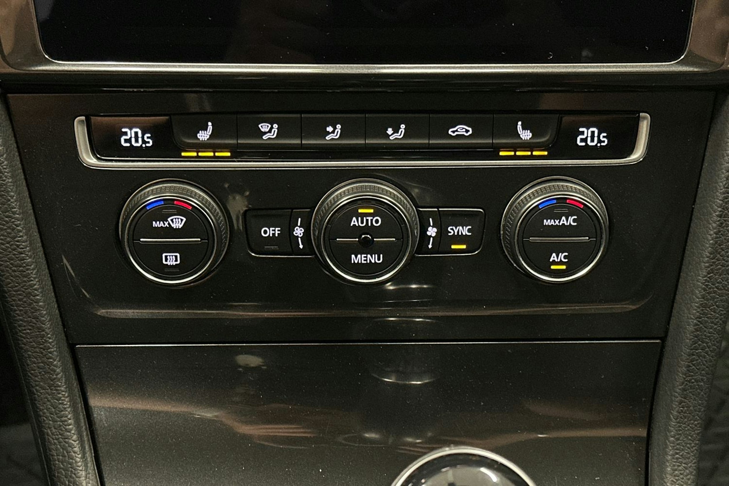 valkoinen Volkswagen Golf 2017 kuva 21.