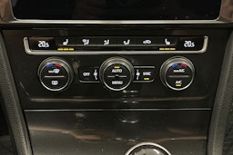 valkoinen Volkswagen Golf 2017 kuva 21.
