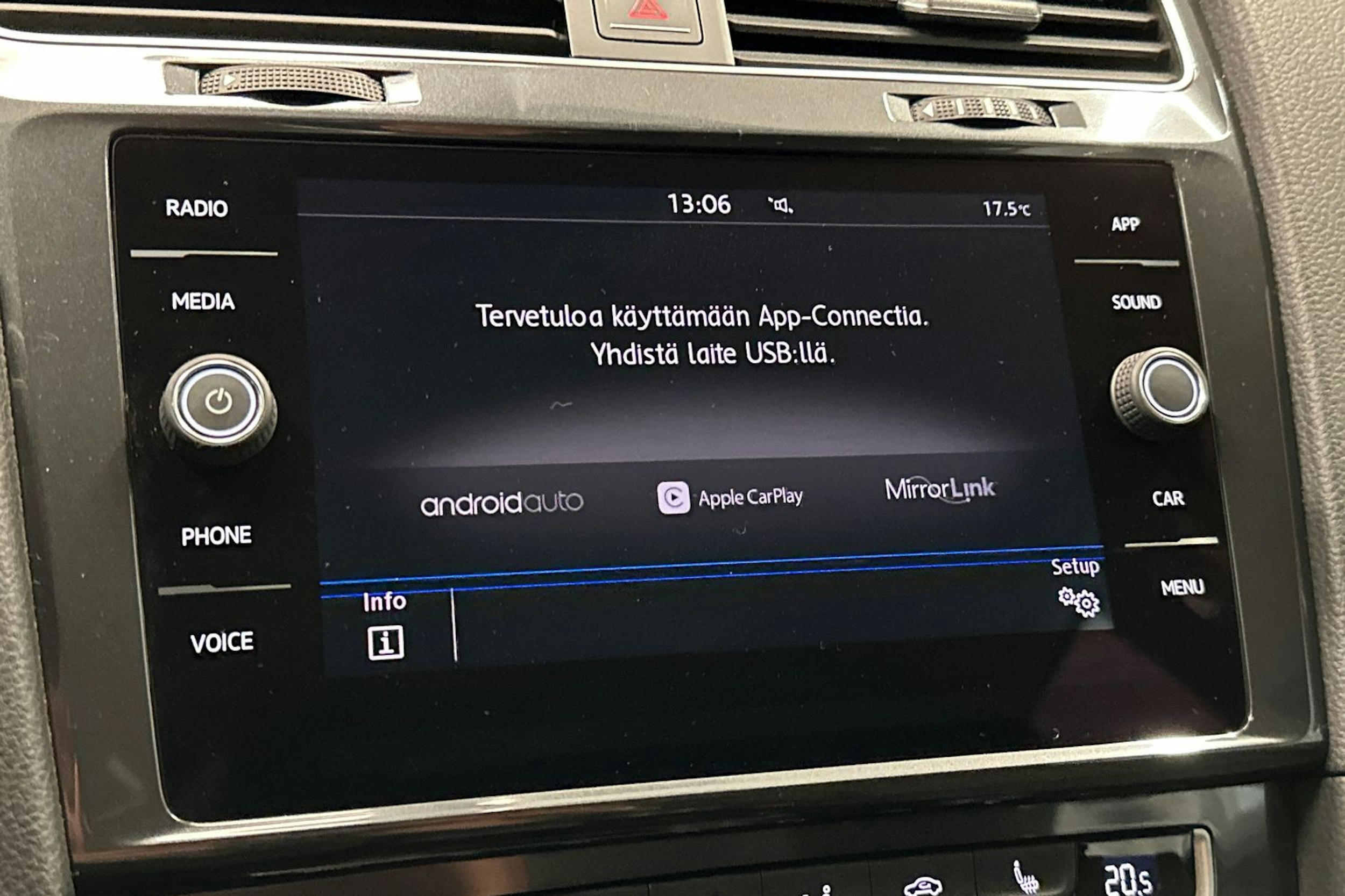 valkoinen Volkswagen Golf 2017 kuva 23.
