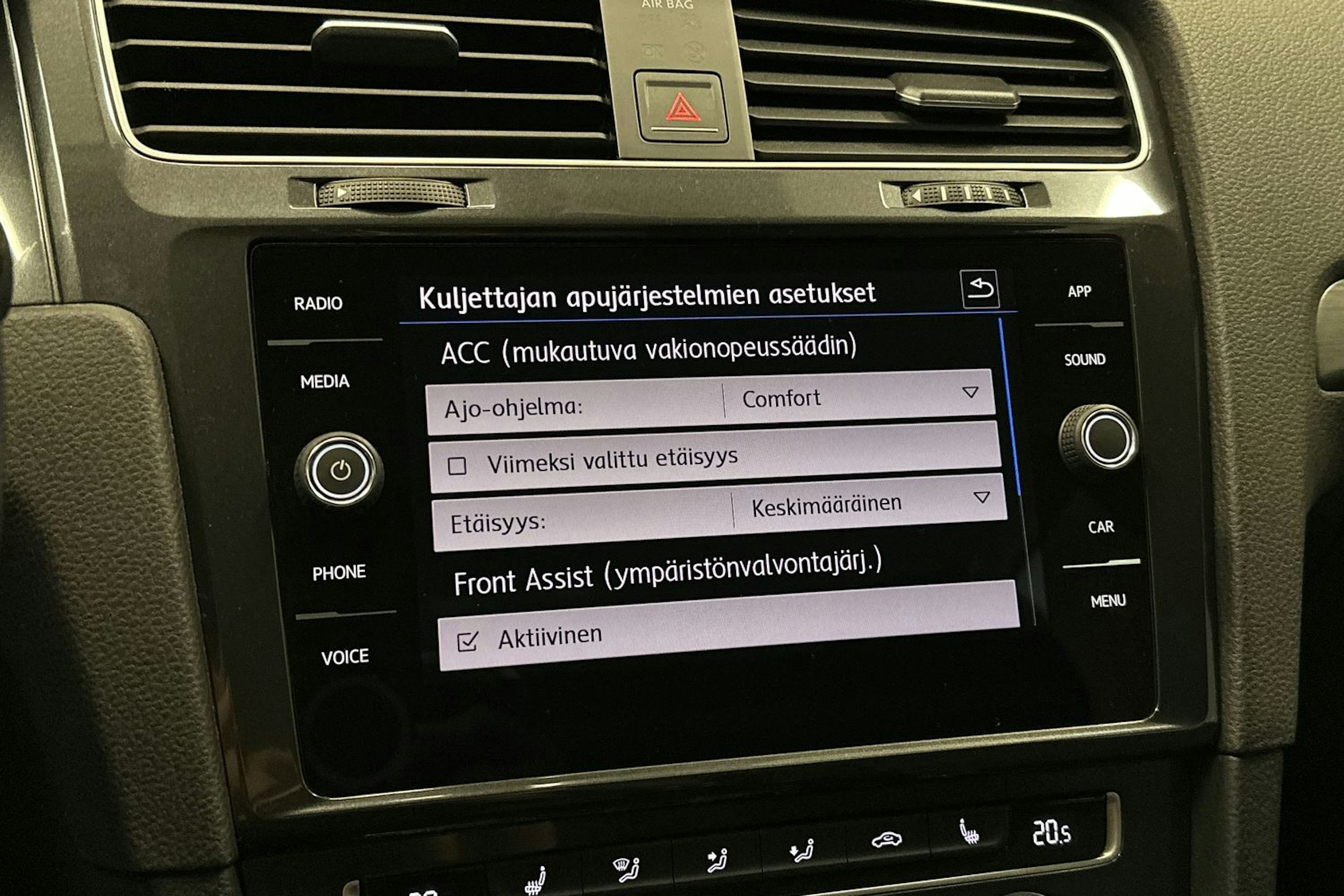 valkoinen Volkswagen Golf 2017 kuva 24.