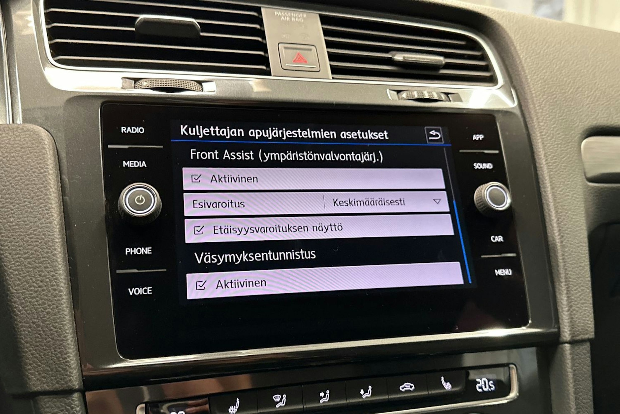 valkoinen Volkswagen Golf 2017 kuva 25.