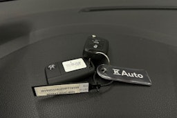 valkoinen Volkswagen Golf 2017 kuva 27.