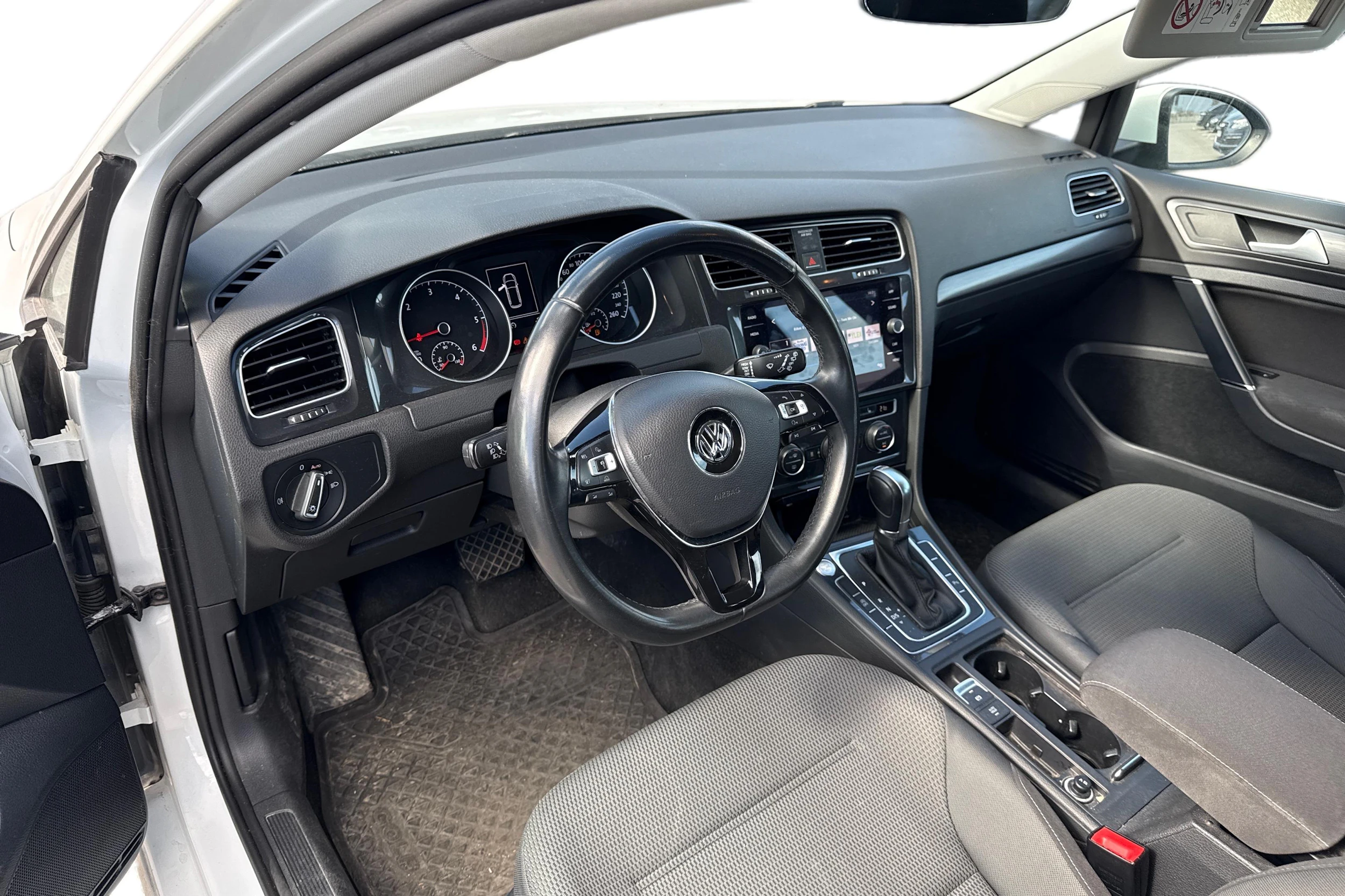 Valkoinen Volkswagen GOLF 2017 kuva 3.