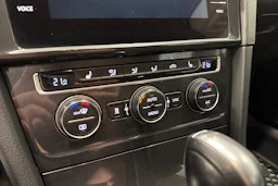 Valkoinen Volkswagen GOLF 2017 kuva 15.