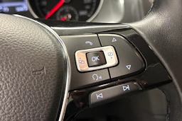 Valkoinen Volkswagen GOLF 2017 kuva 18.