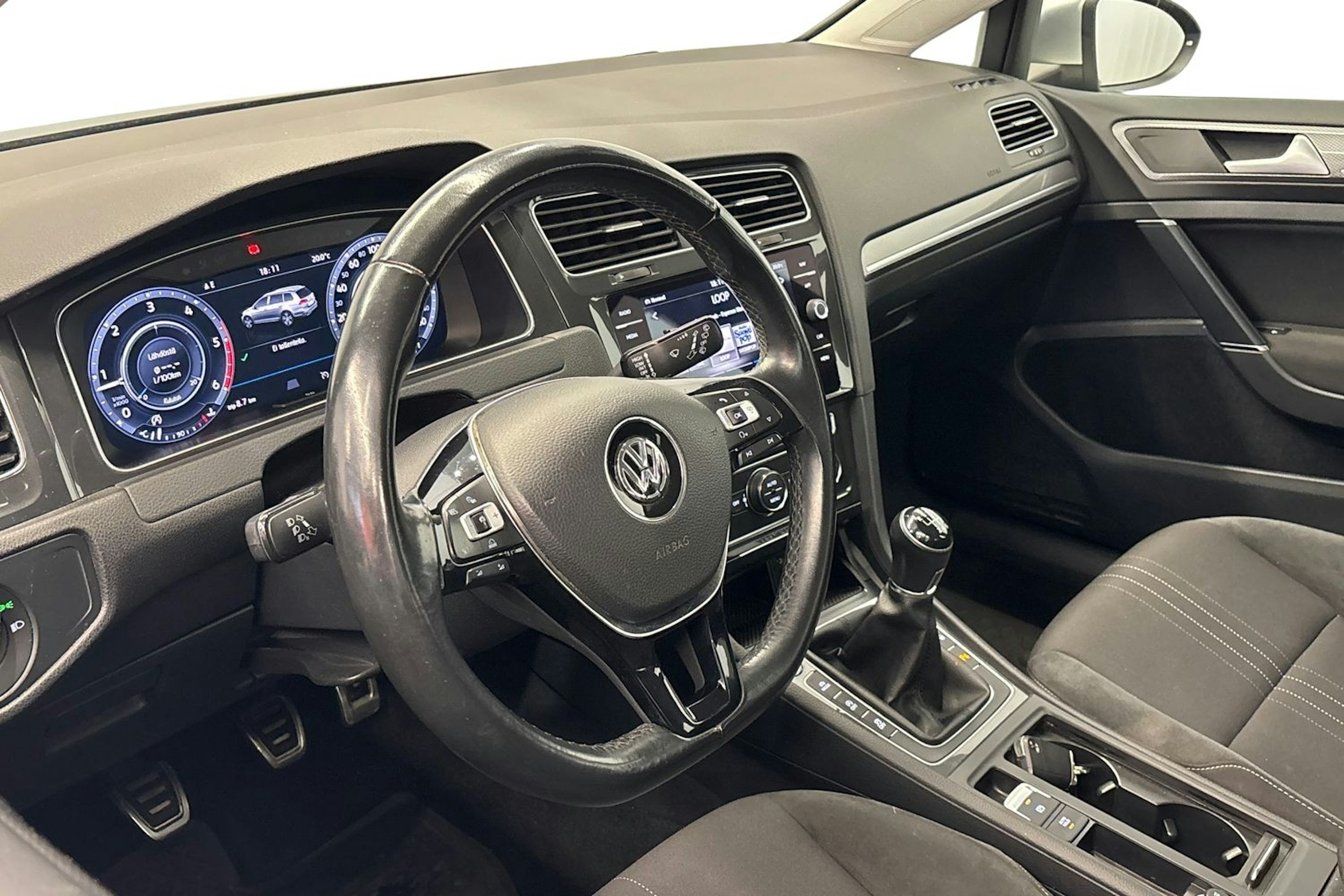 musta Volkswagen Golf 2017 kuva 6.