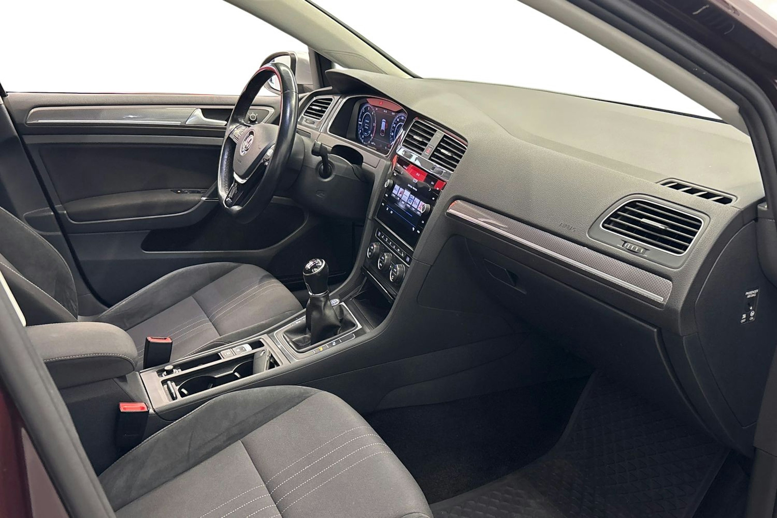 musta Volkswagen Golf 2017 kuva 8.