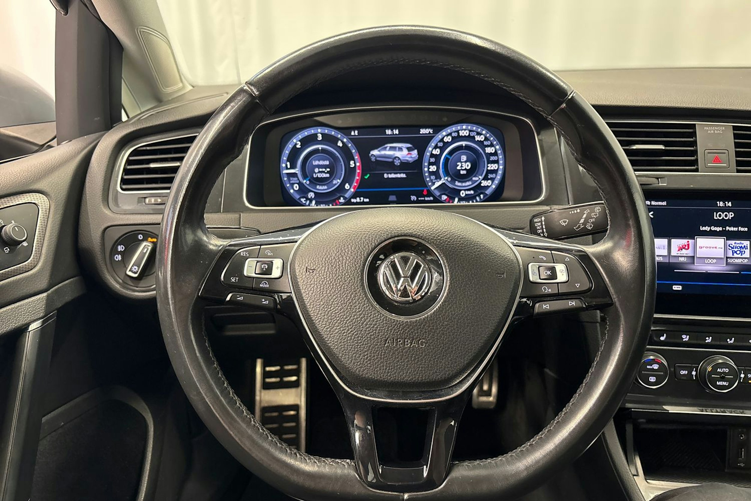 musta Volkswagen Golf 2017 kuva 13.