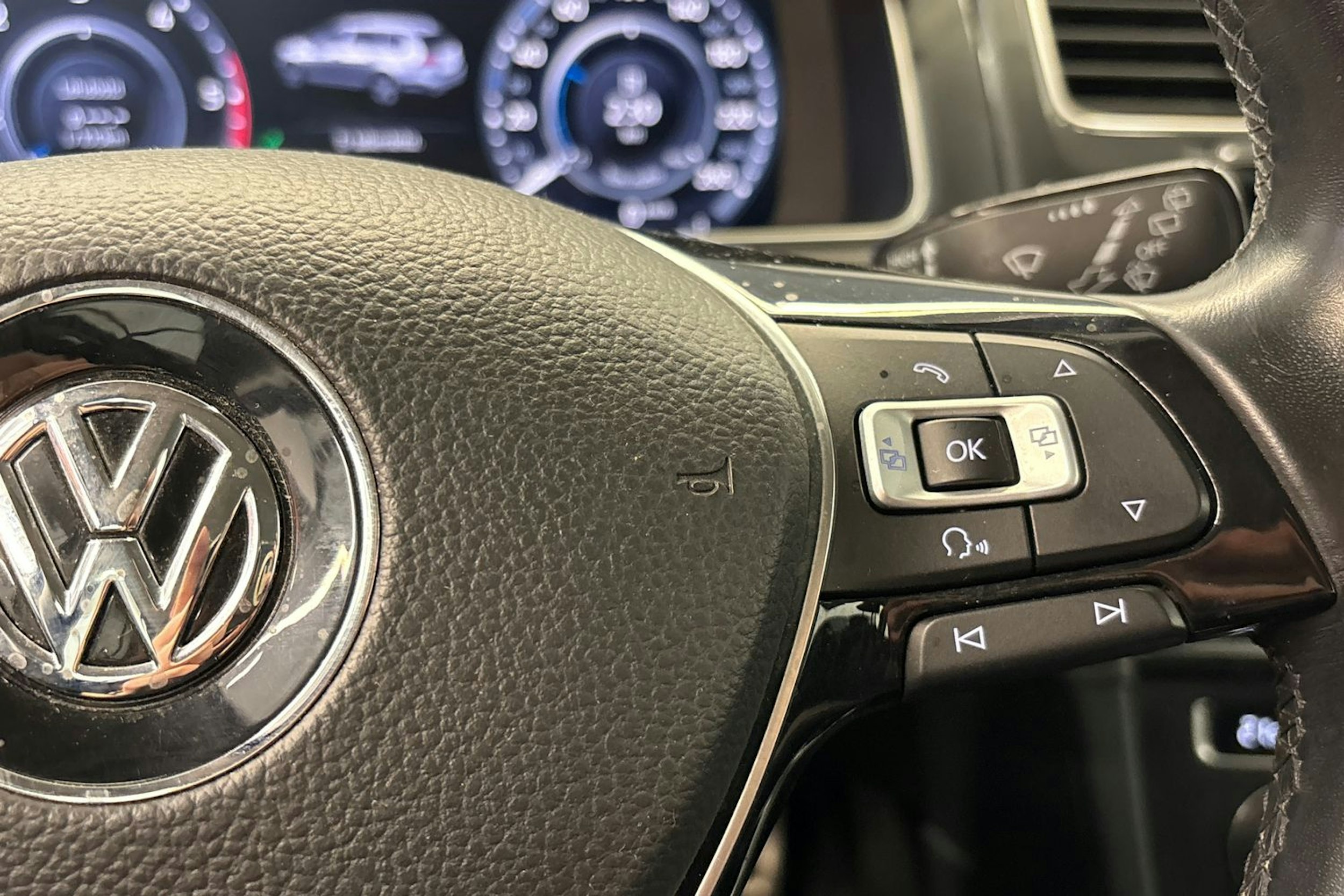 musta Volkswagen Golf 2017 kuva 15.