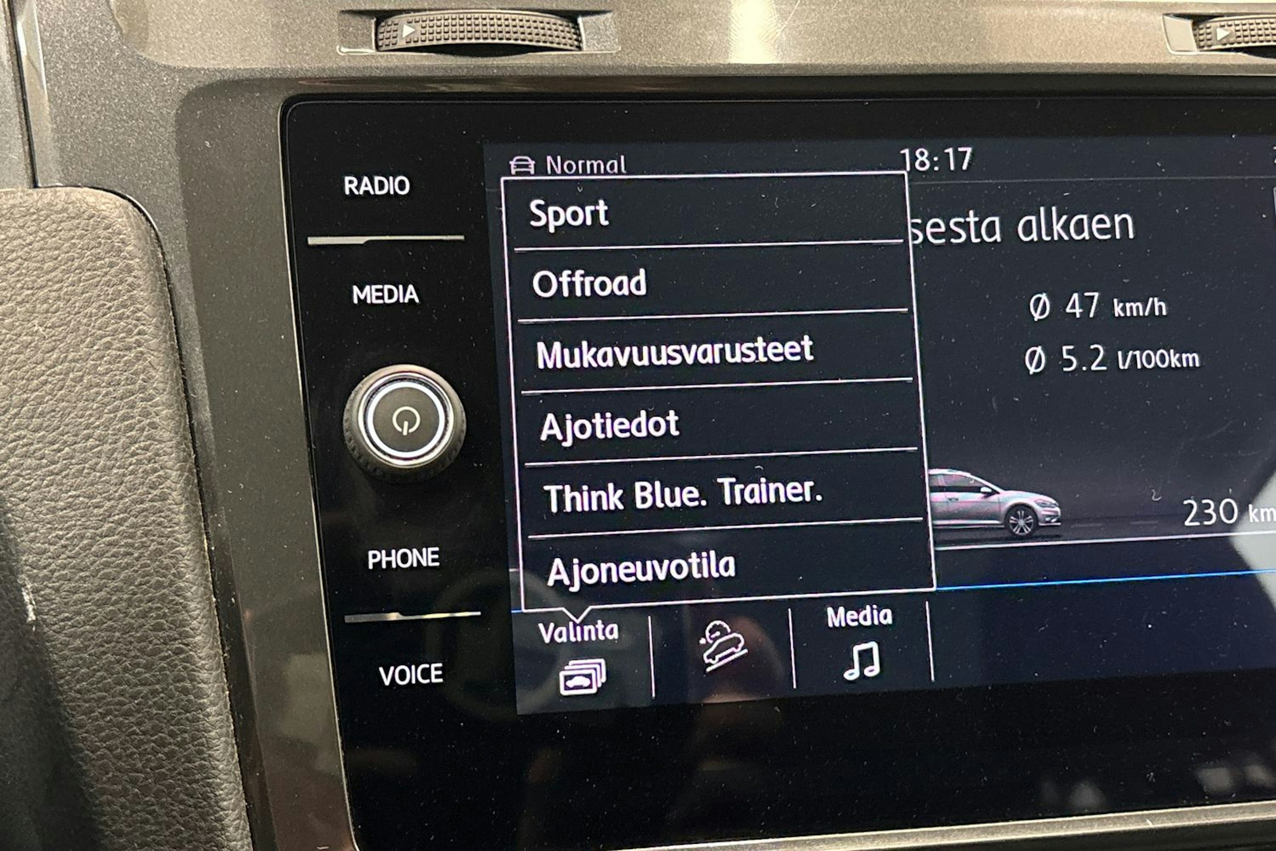 musta Volkswagen Golf 2017 kuva 21.