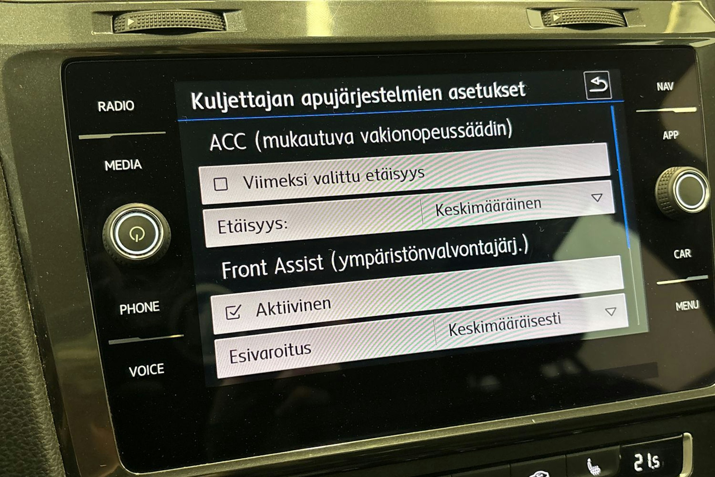 musta Volkswagen Golf 2017 kuva 22.