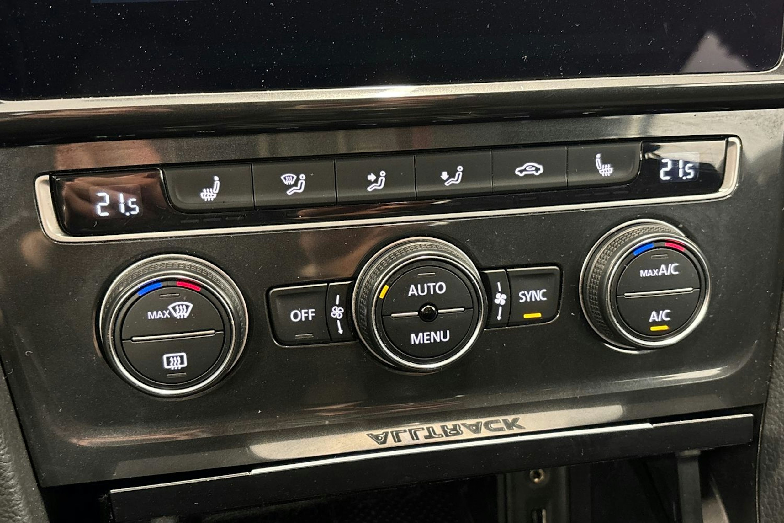 musta Volkswagen Golf 2017 kuva 24.