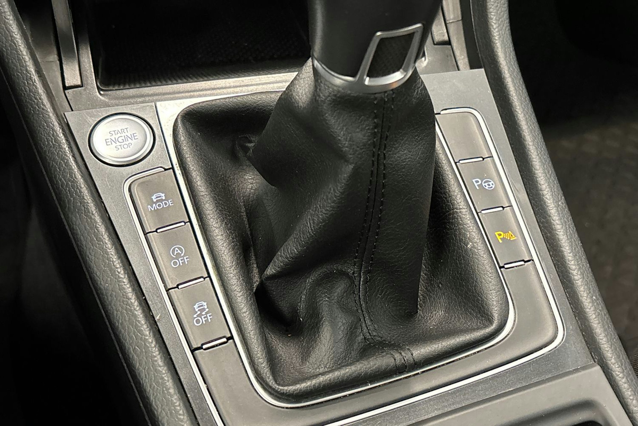 musta Volkswagen Golf 2017 kuva 25.