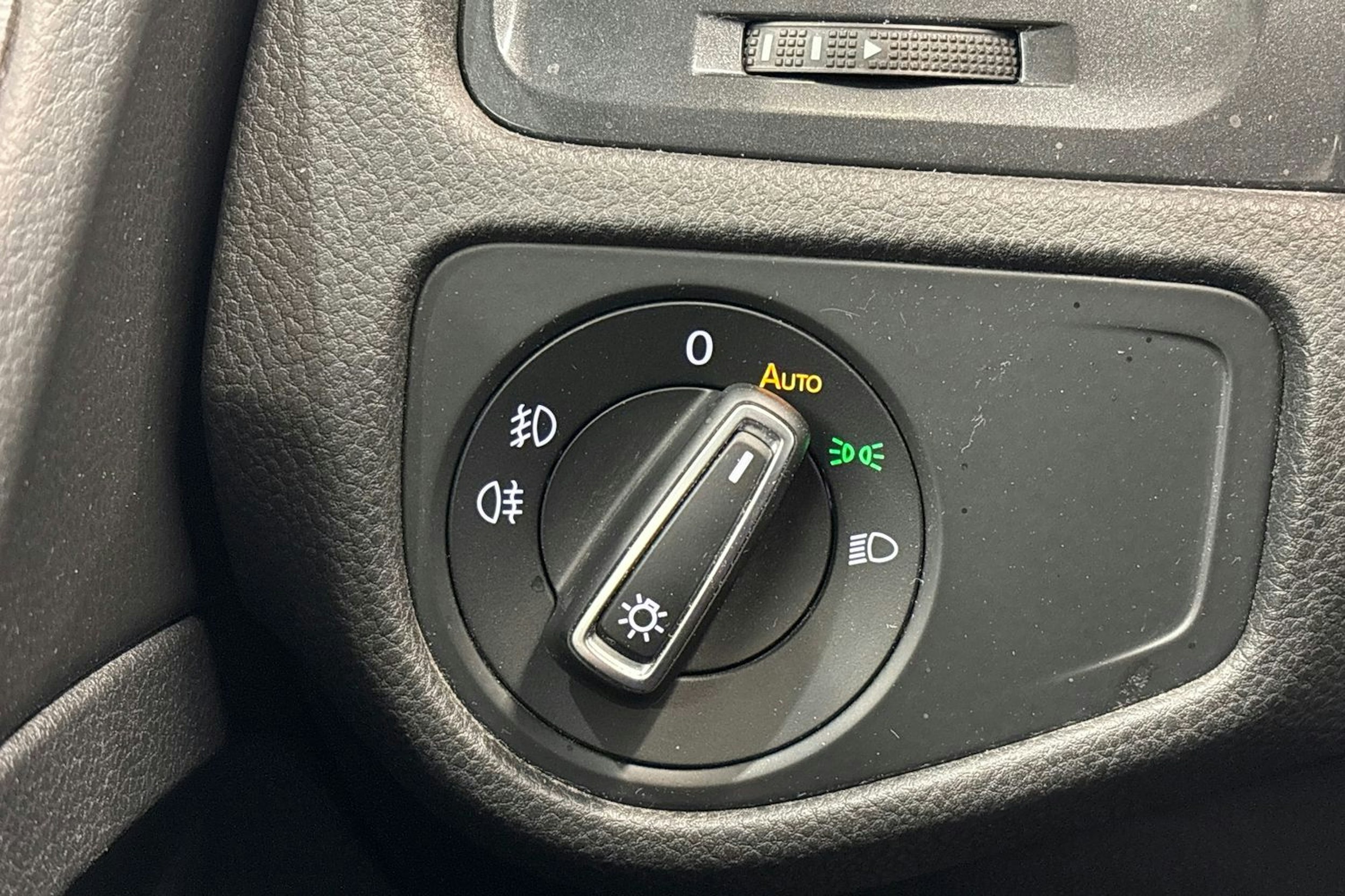 musta Volkswagen Golf 2017 kuva 27.