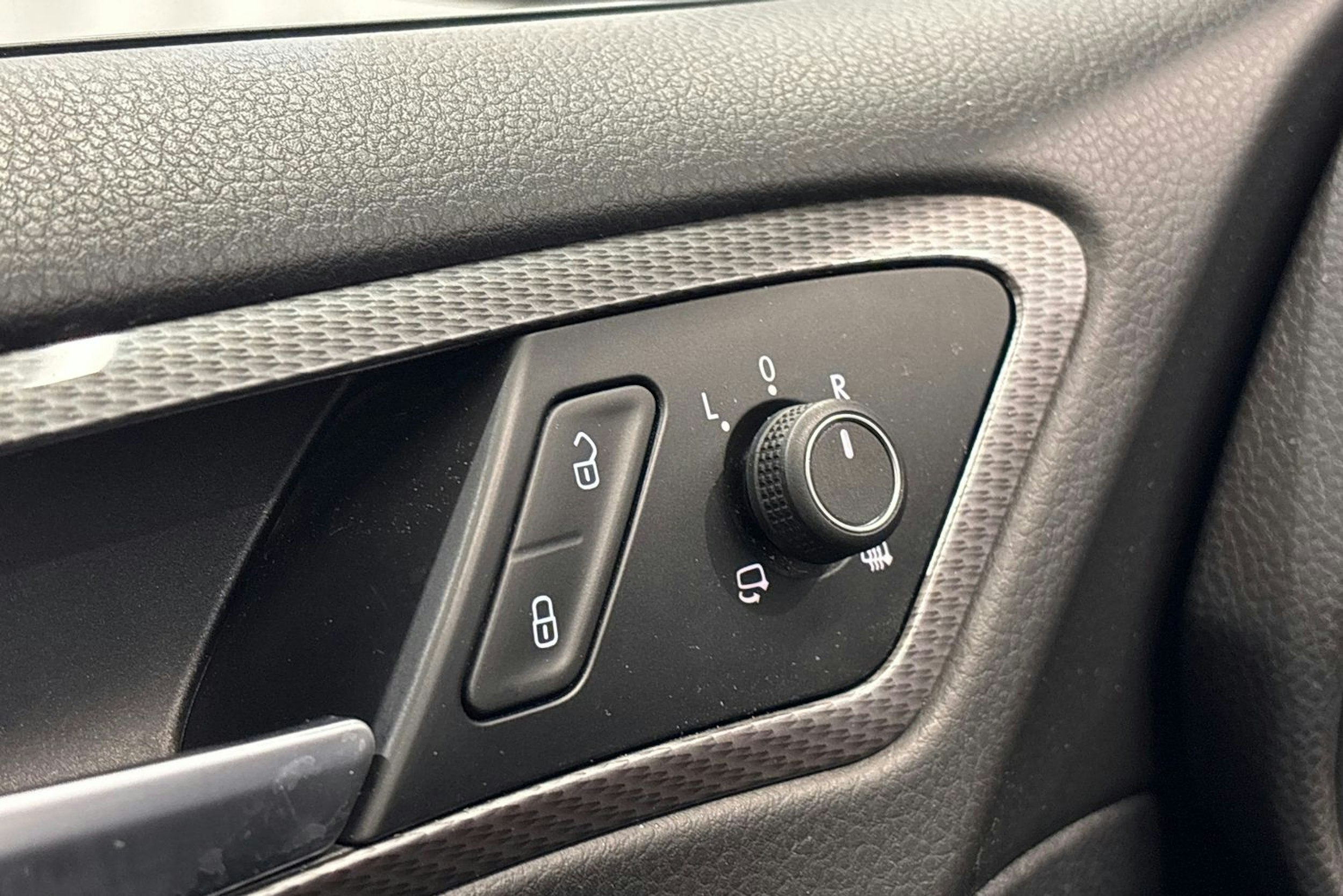 musta Volkswagen Golf 2017 kuva 28.