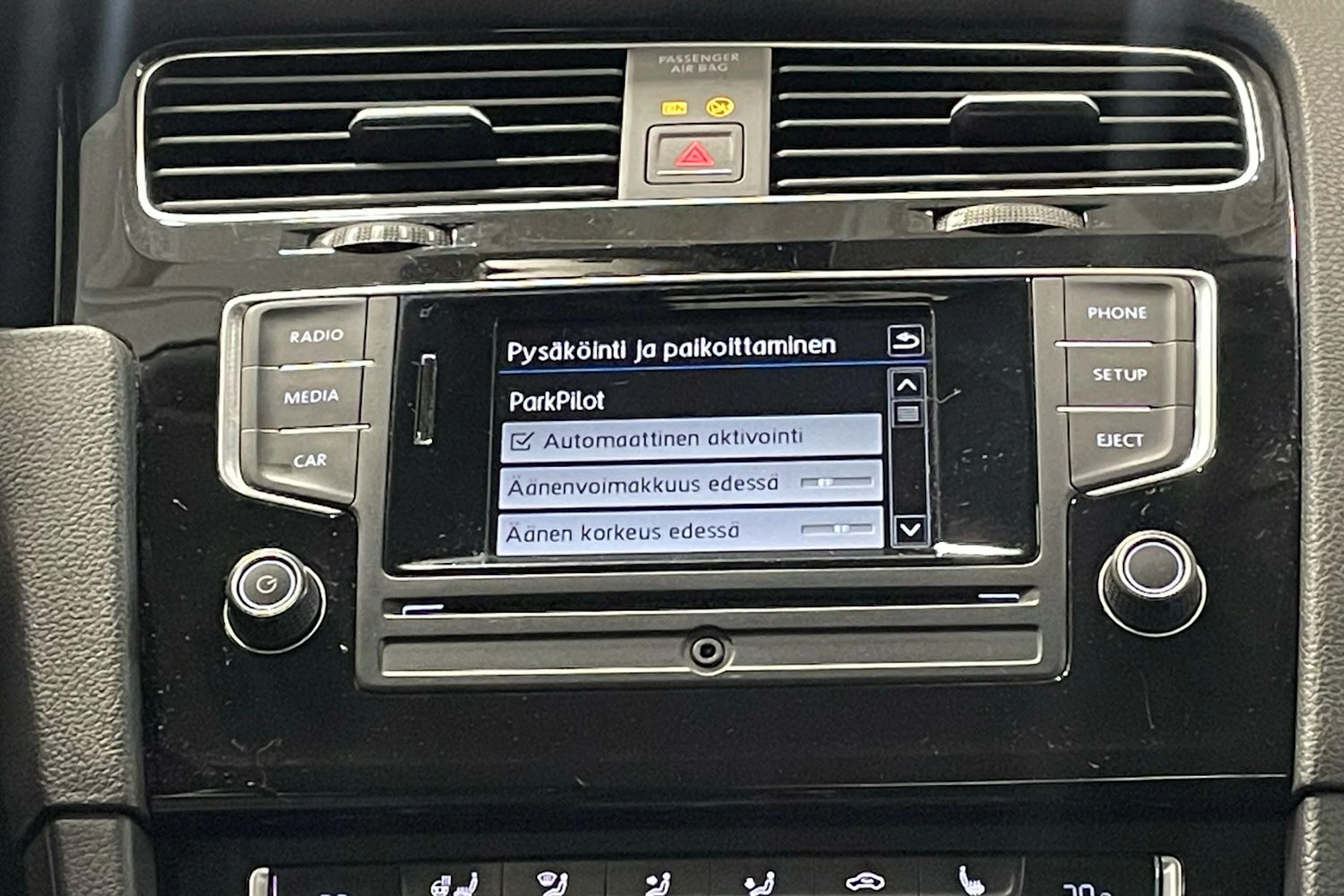 musta Volkswagen Golf 2017 kuva 20.