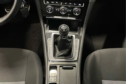musta Volkswagen Golf 2017 kuva 22.