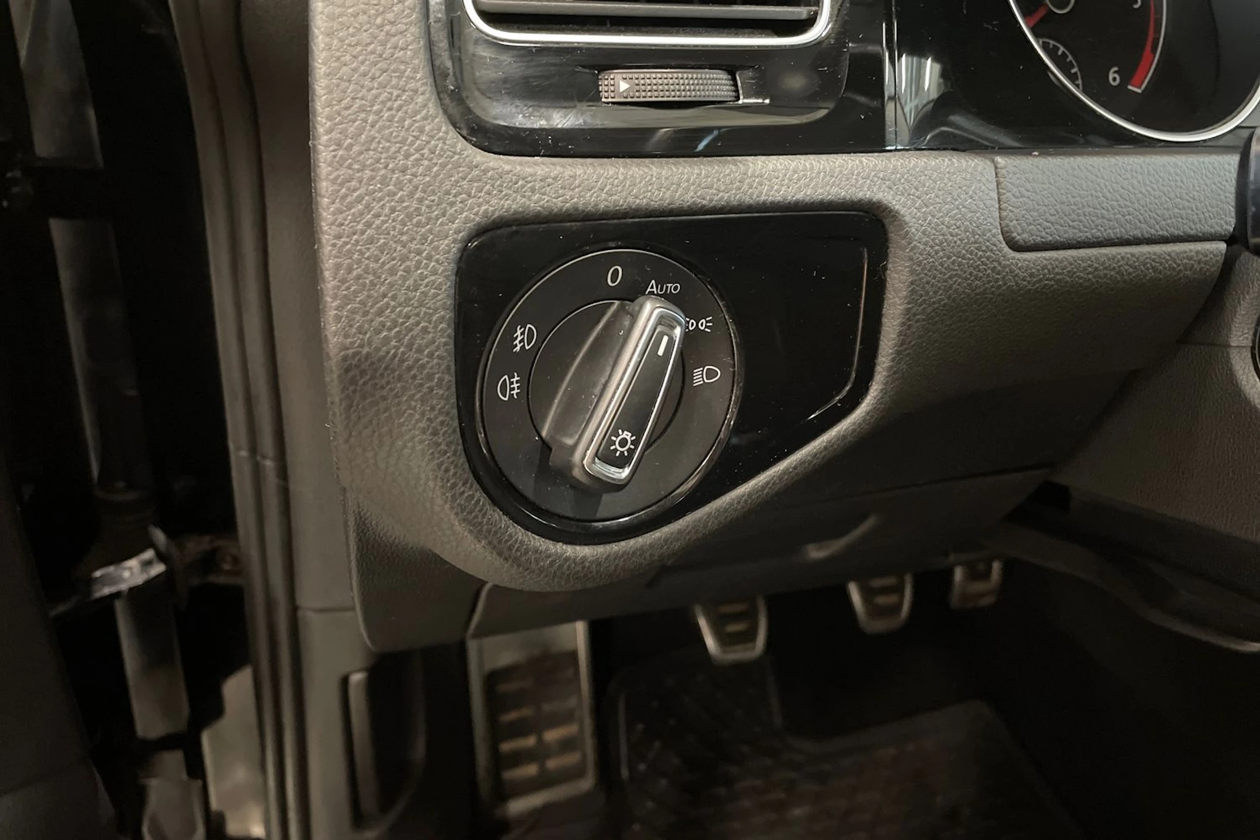 musta Volkswagen Golf 2017 kuva 23.
