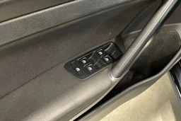 musta Volkswagen Golf 2017 kuva 25.