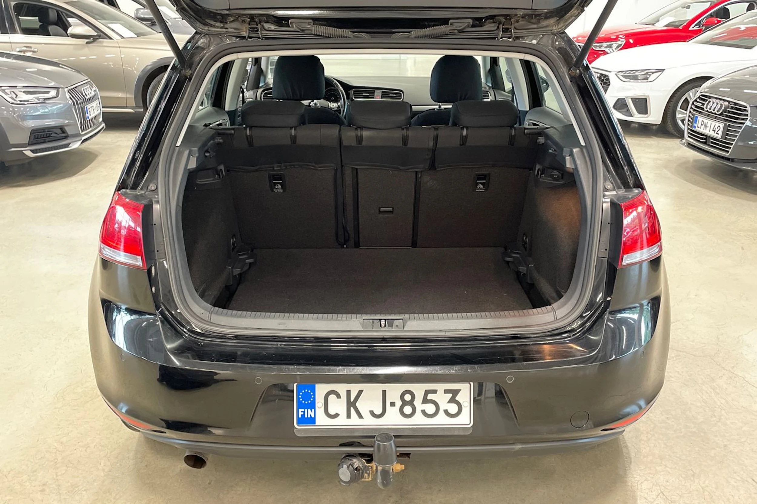 musta Volkswagen Golf 2017 kuva 26.