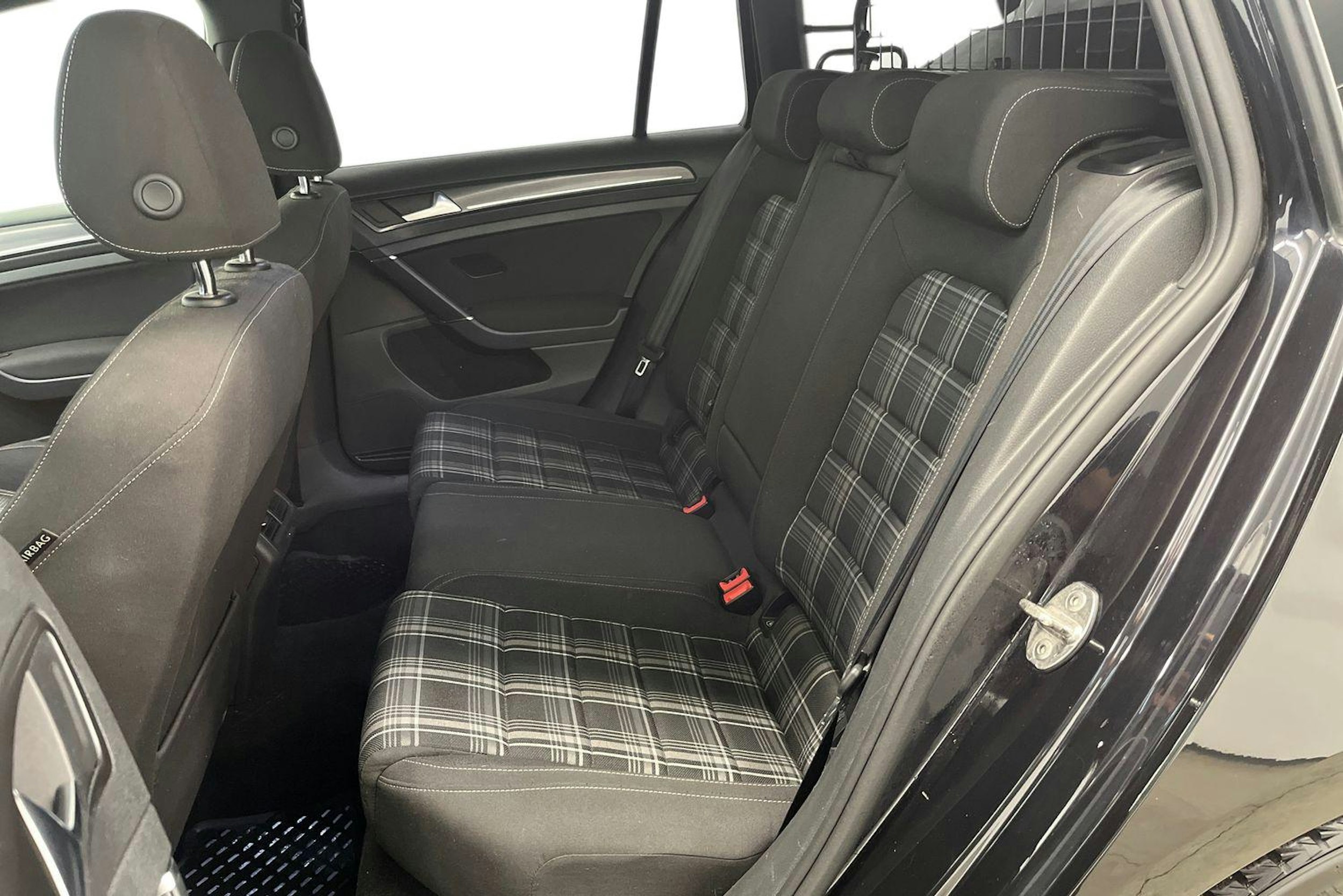 Musta Volkswagen GOLF 2017 kuva 10.