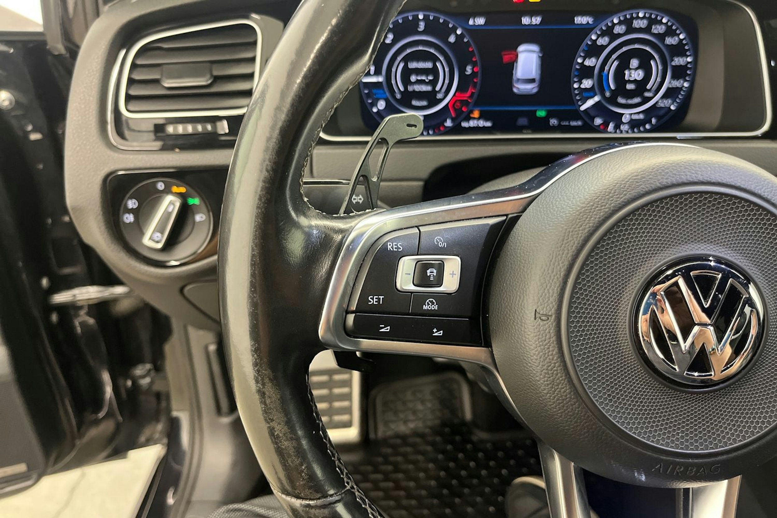 Musta Volkswagen GOLF 2017 kuva 15.