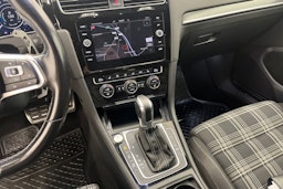 Musta Volkswagen GOLF 2017 kuva 17.