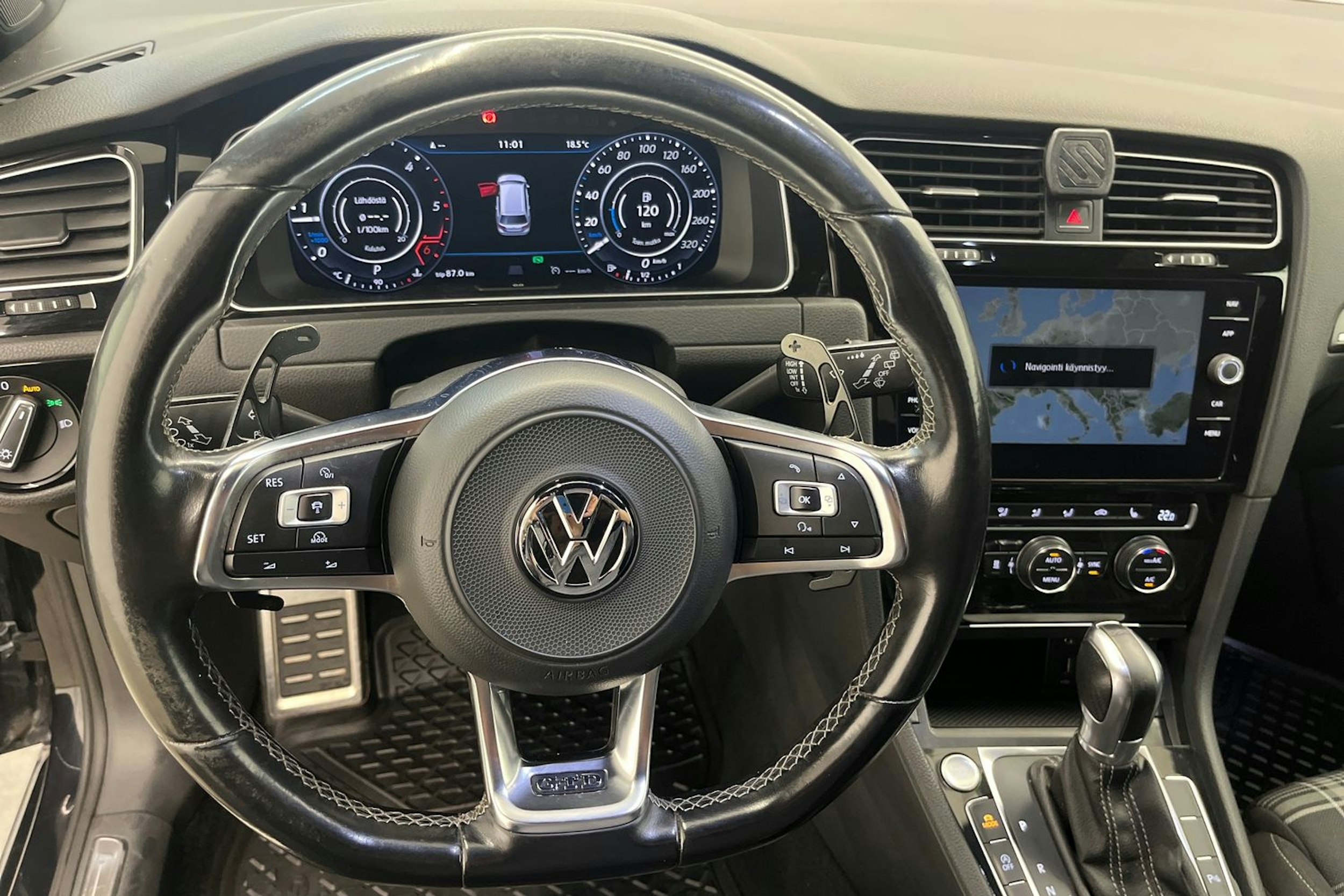 Musta Volkswagen GOLF 2017 kuva 23.