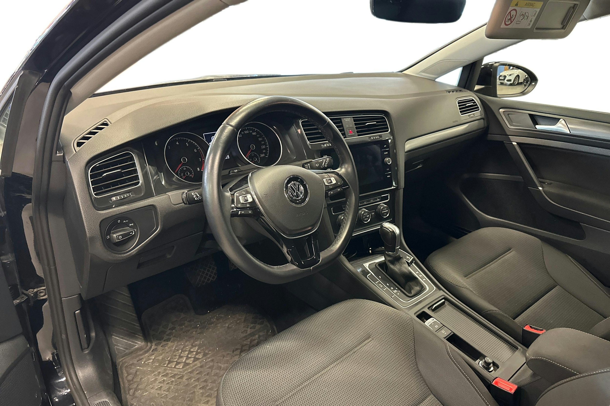 musta Volkswagen Golf 2017 kuva 3.