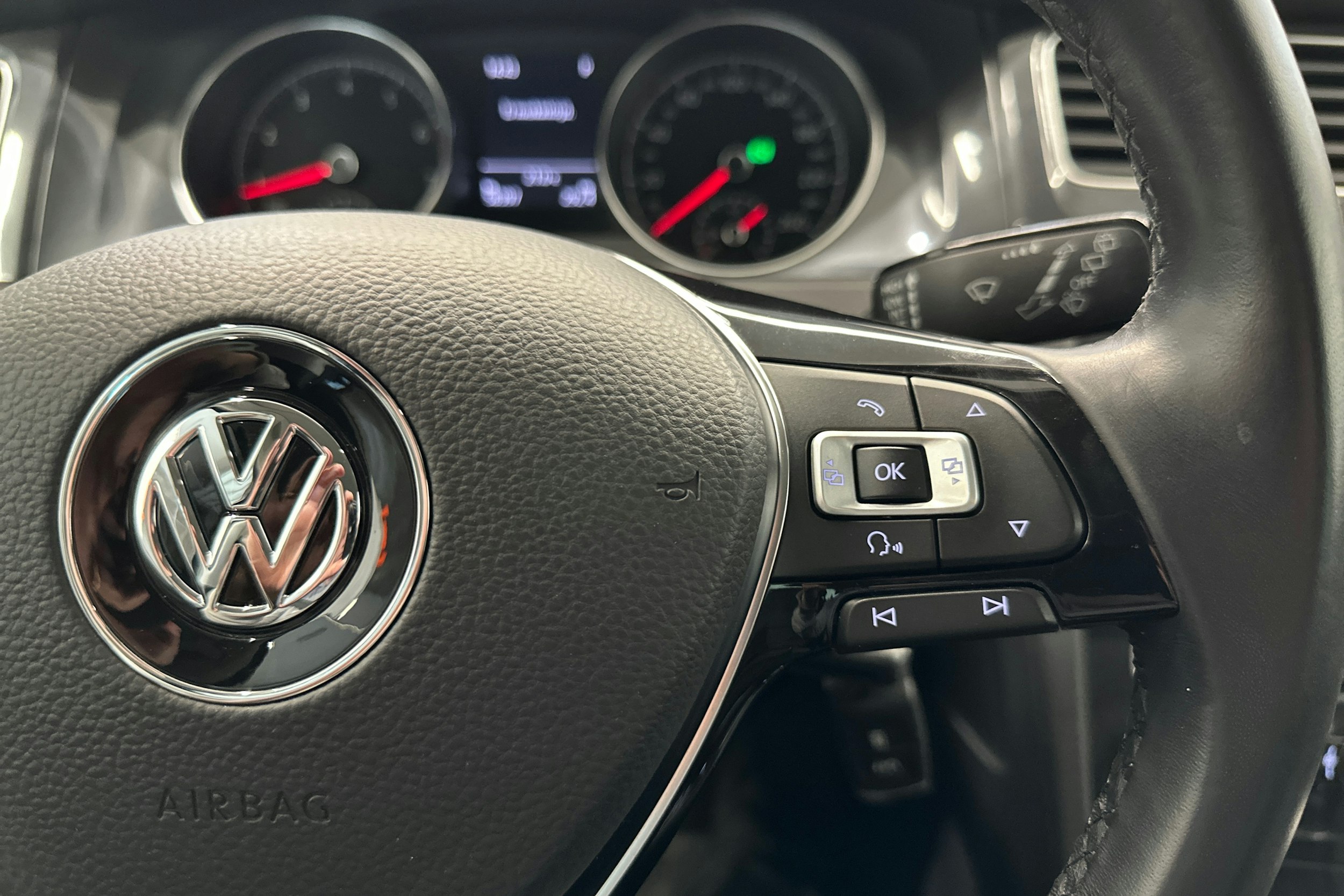musta Volkswagen Golf 2017 kuva 18.