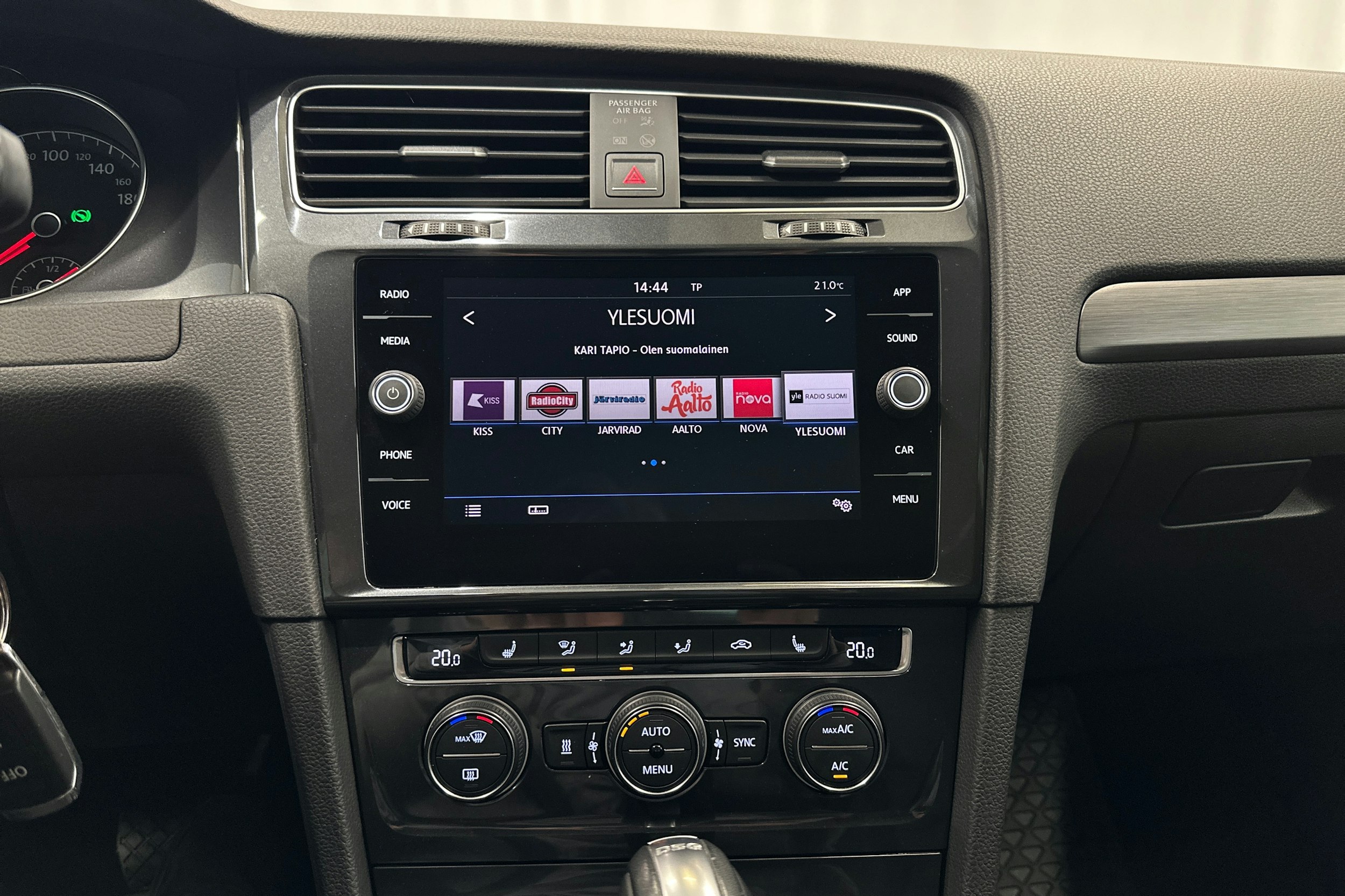 musta Volkswagen Golf 2017 kuva 19.