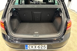 musta Volkswagen Golf 2017 kuva 22.