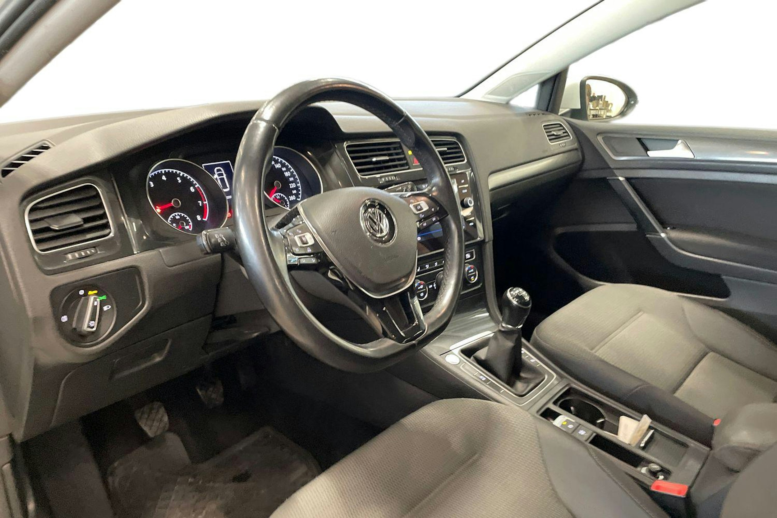 valkoinen Volkswagen Golf 2017 kuva 7.