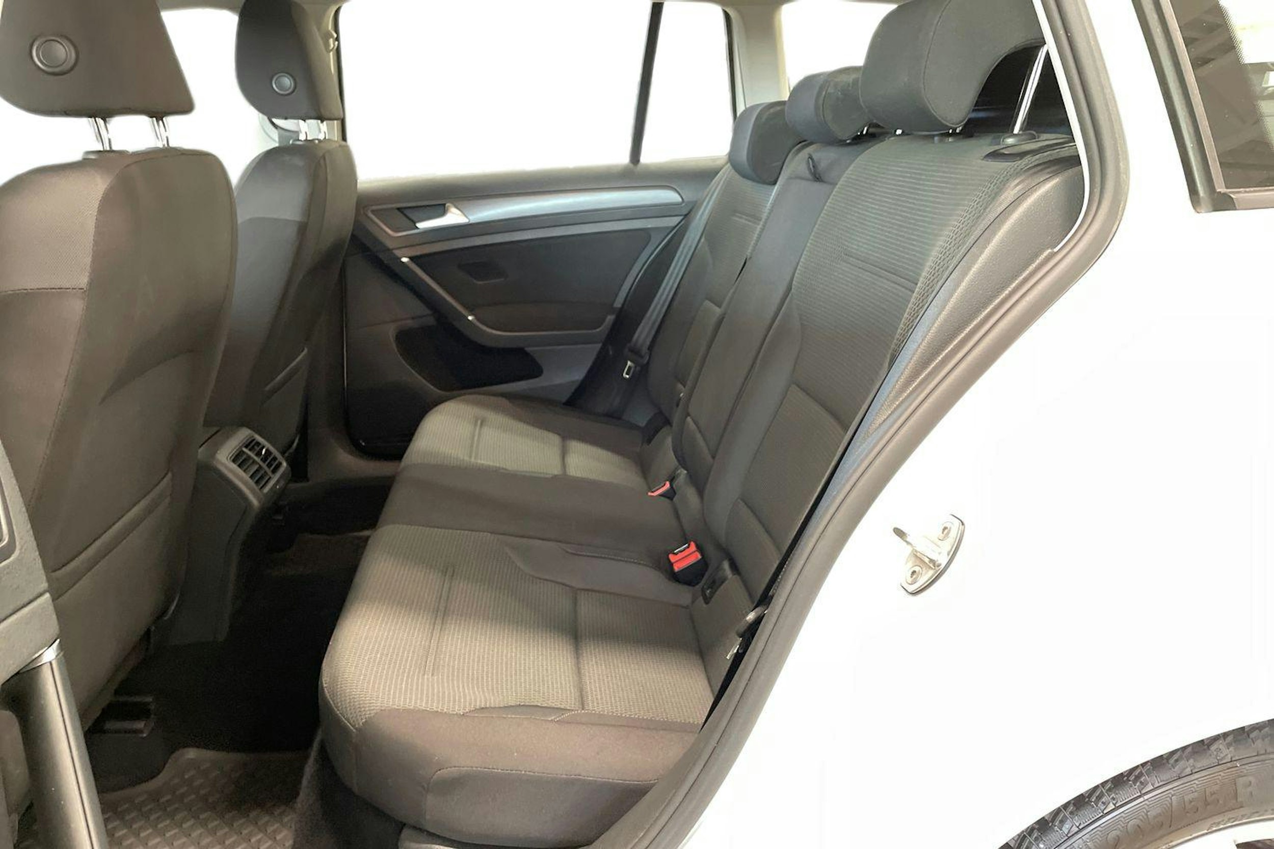 valkoinen Volkswagen Golf 2017 kuva 10.