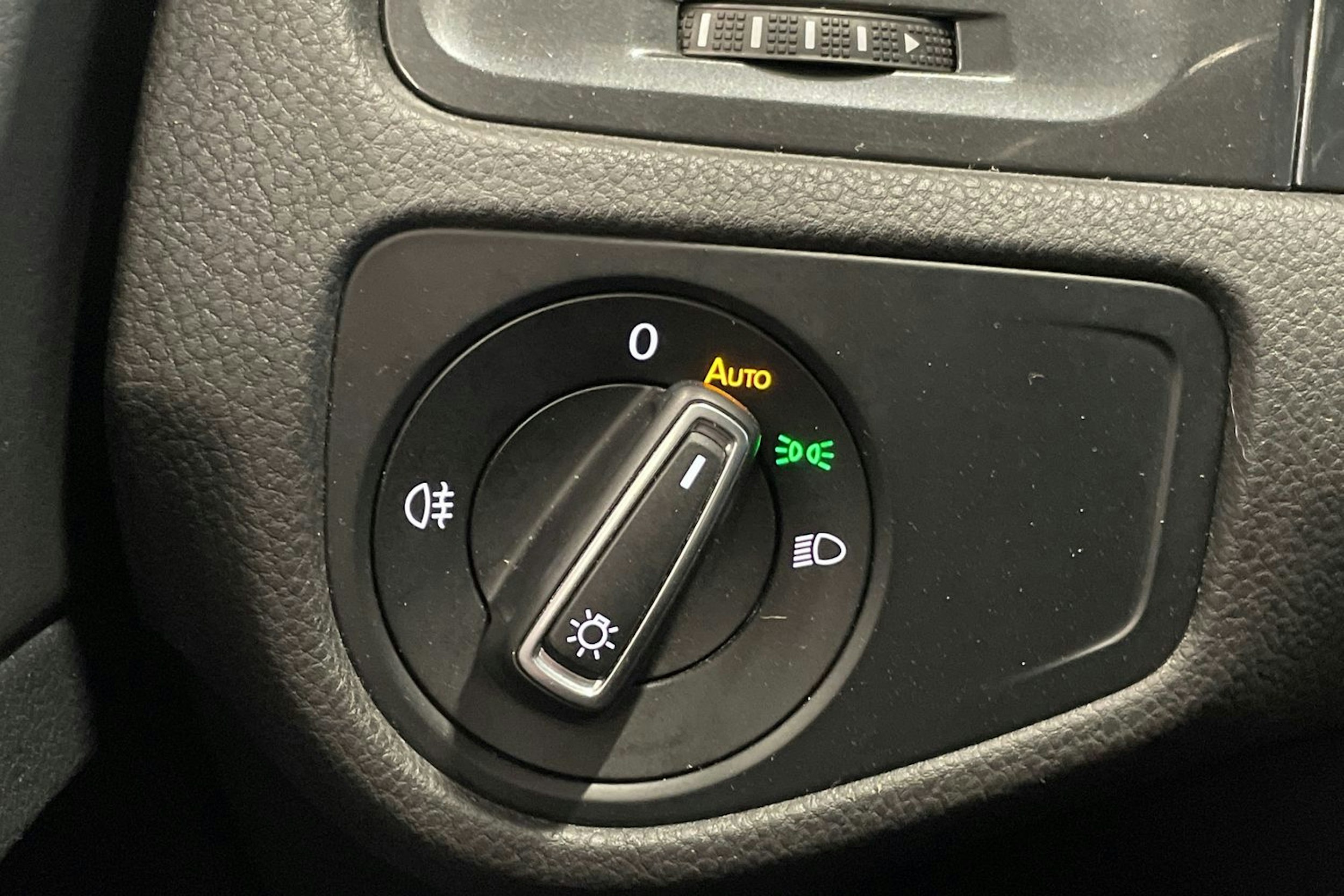 valkoinen Volkswagen Golf 2017 kuva 19.