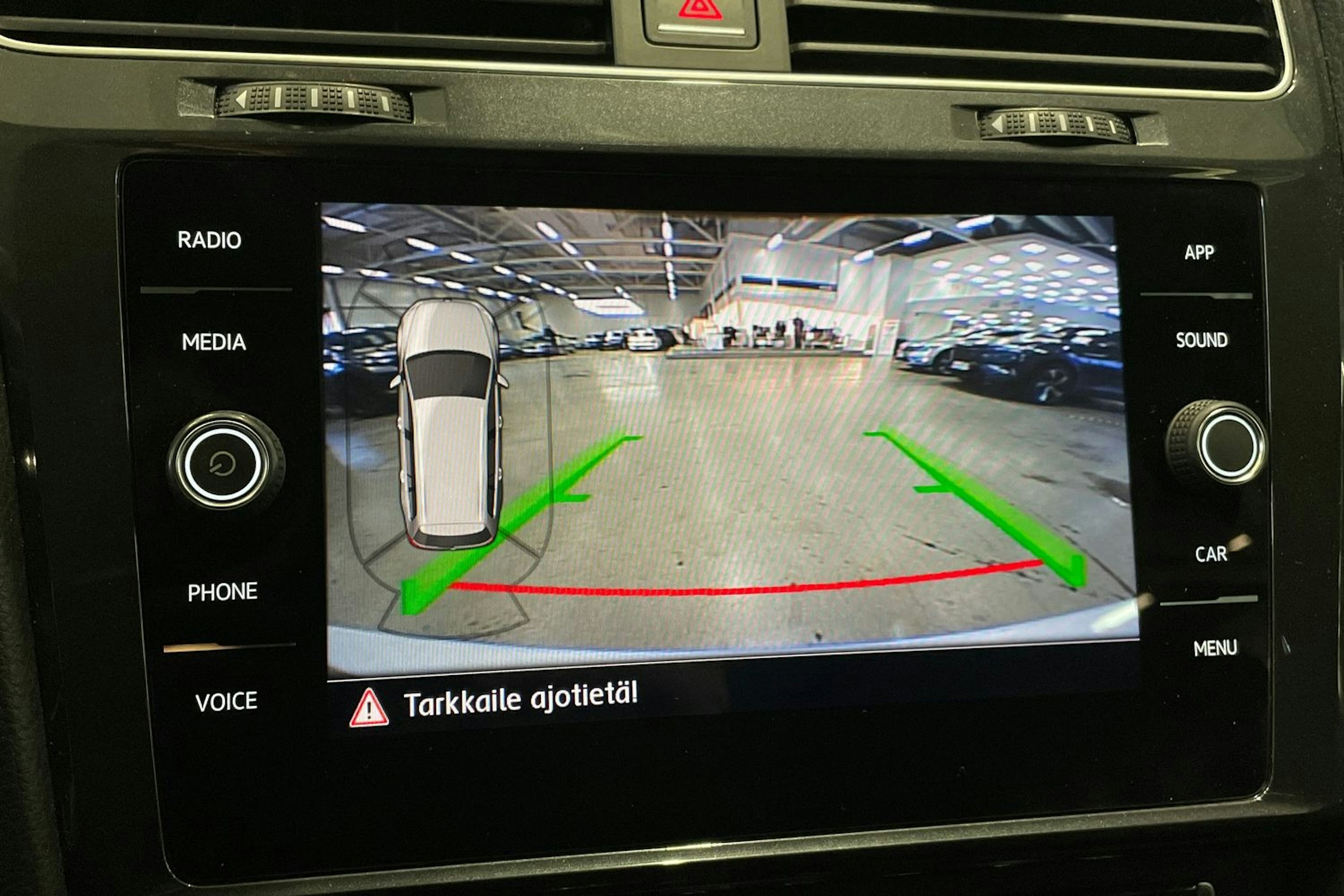 valkoinen Volkswagen Golf 2017 kuva 20.