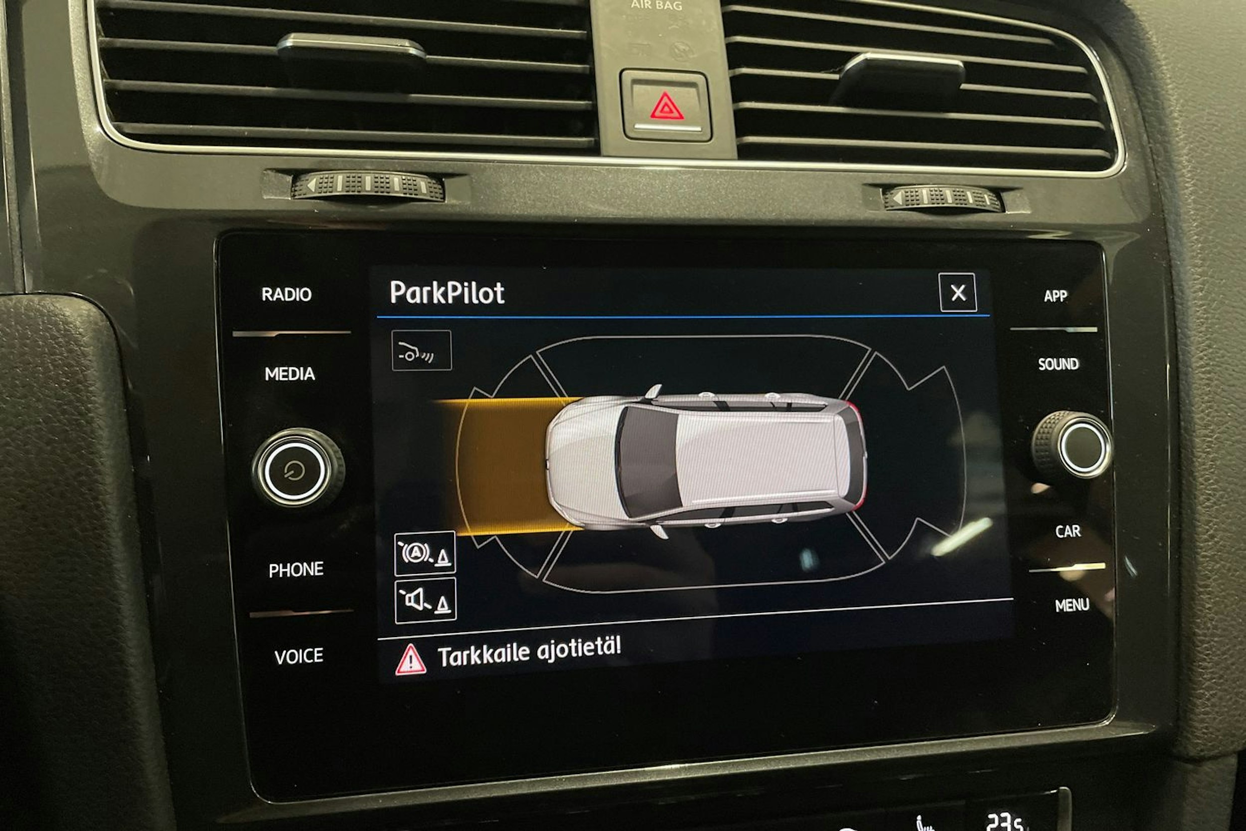 valkoinen Volkswagen Golf 2017 kuva 21.