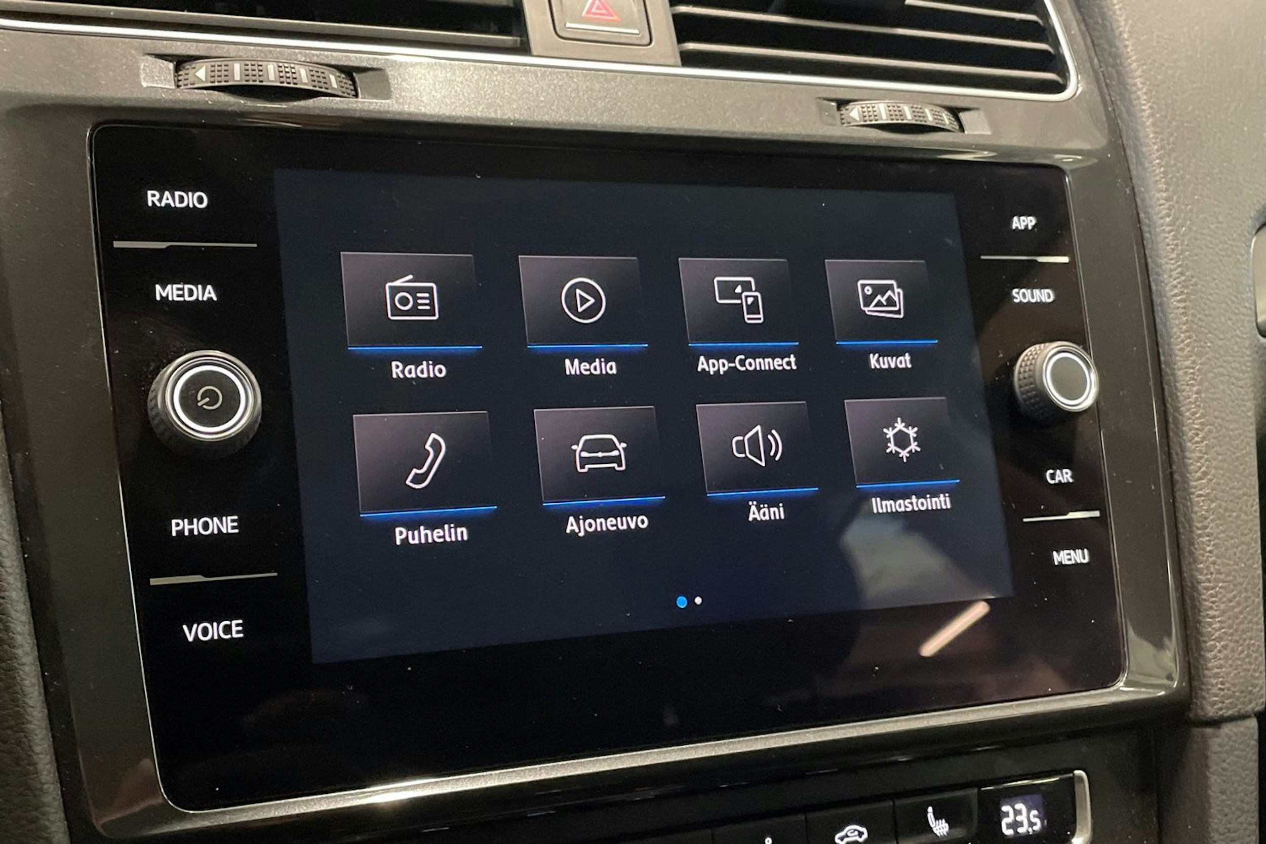 valkoinen Volkswagen Golf 2017 kuva 22.